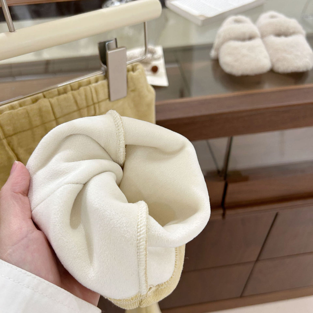 [WHOLESALE ONLY - CONTACT TO ORDER] Toddler & Girls Combed Cotton Fleece-Lined 3D Plush Heart & Bow Top & Flare Pants 2-Piece Set (Butter Yellow) [KW-265]