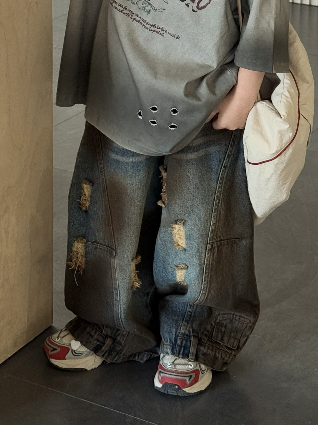 [WHOLESALE ONLY - CONTACT TO ORDER] Unisex Kids Heavyweight 85% Cotton Mud Washed Distressed Wide-Leg Baggy Denim Jeans (Mud Wash Blue) [KW-208]
