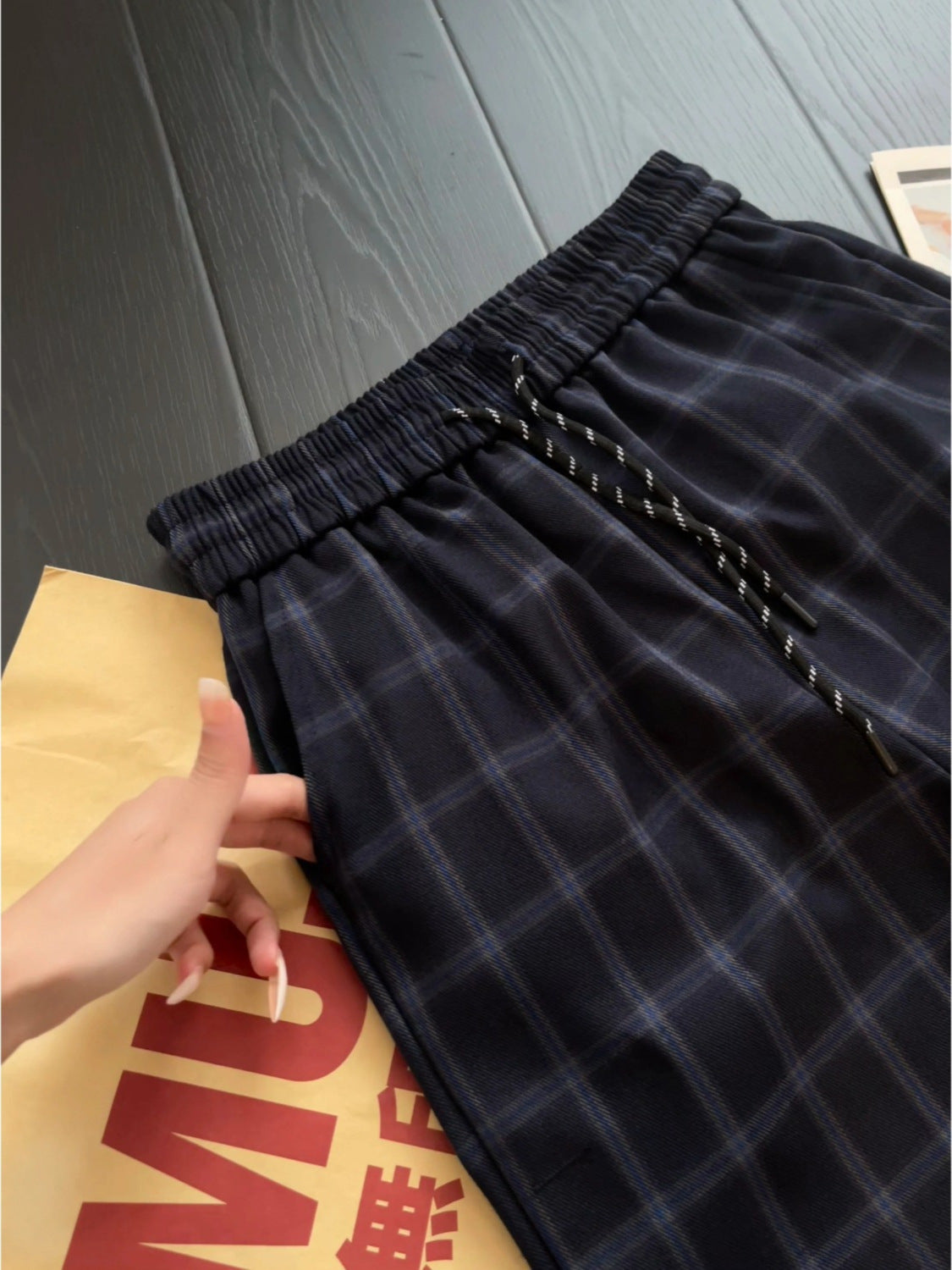 [WHOLESALE ONLY - CONTACT TO ORDER] Women's Wide-Leg Navy Plaid Fleece Trousers with Pintuck Seams & Drawstring Elastic Waist[AW-148]