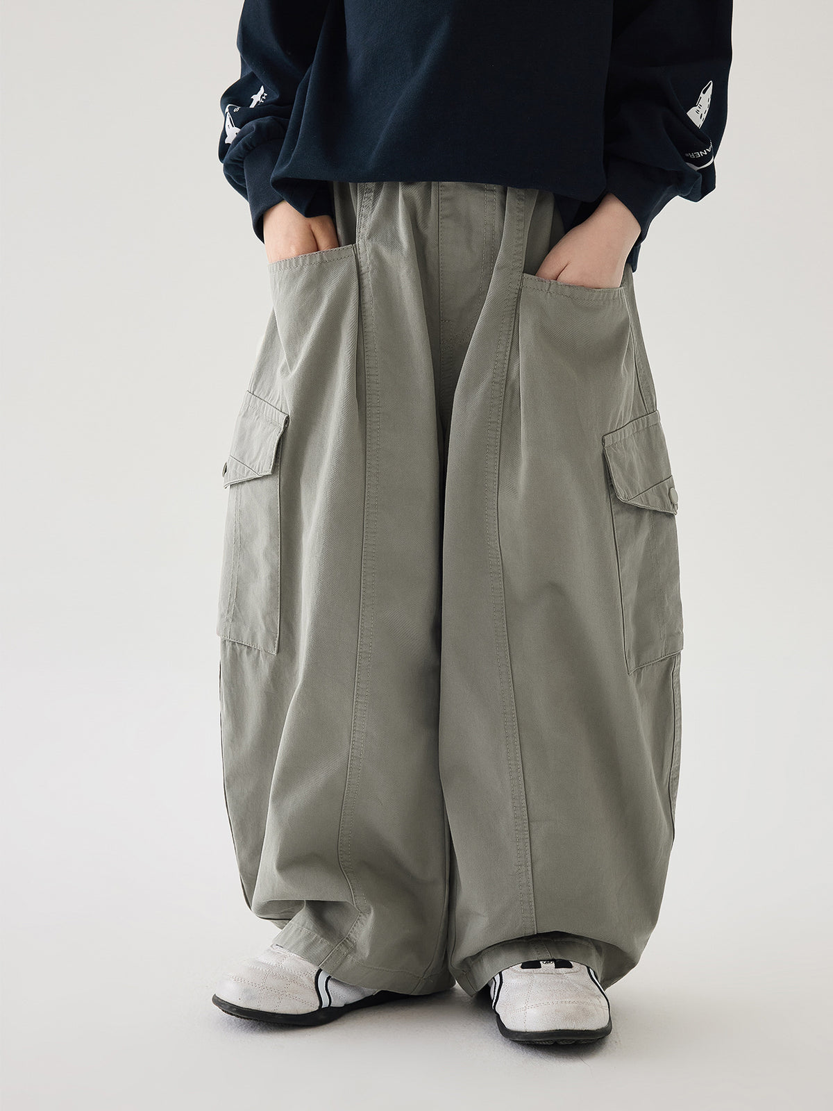 [WHOLESALE ONLY - CONTACT TO ORDER] Kids Unisex Sage Green Wide Balloon Leg 100% Cotton Twill Parachute Cargo Pants (Muted Olive) [KW-194]