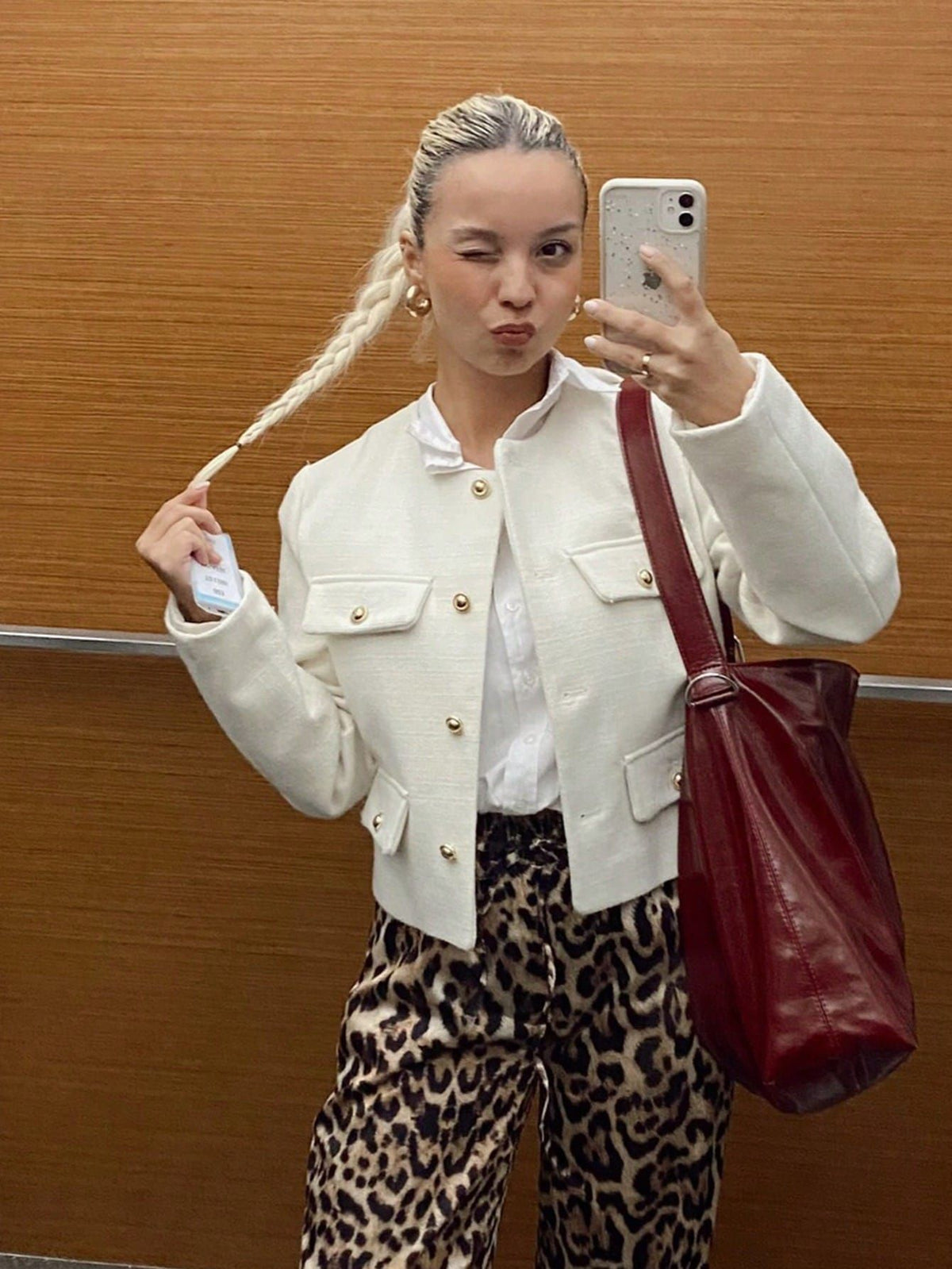 [WHOLESALE ONLY - CONTACT TO ORDER] Women's Elegant Cropped Cotton Blend Textured Tweed Jacket with Four Flap Pockets and Gold Buttons (Ivory White) [AW-451]